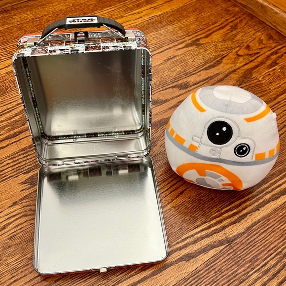 Vintage Star Wars snack Tin Millenium Falcon + BB8 Squishmallow NWOT - Picture 3 of 3